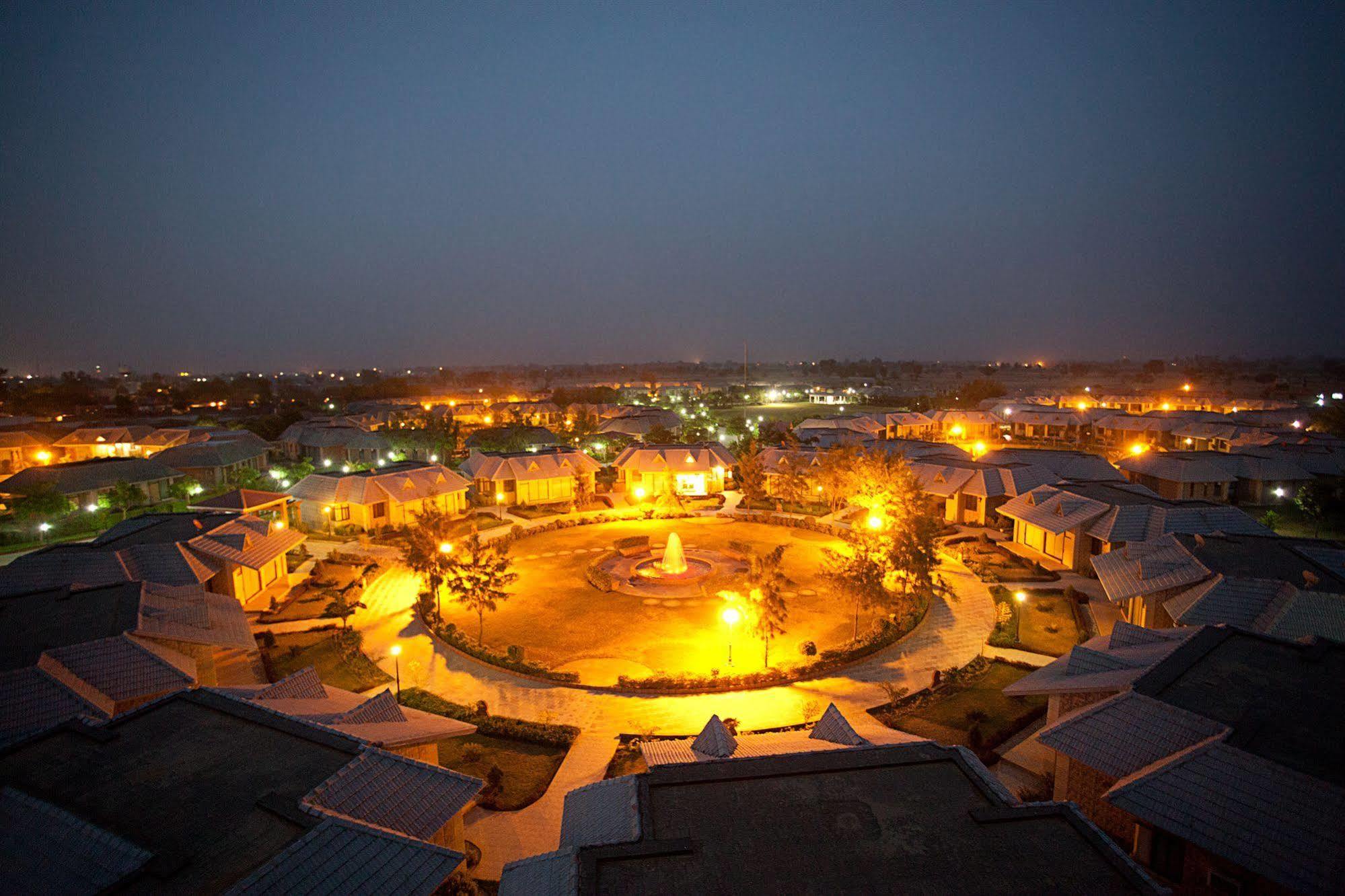 シュリラダ ブラジュ ヴァスンハラ リゾート&スパ ゴーヴァルダン Govardhan エクステリア 写真